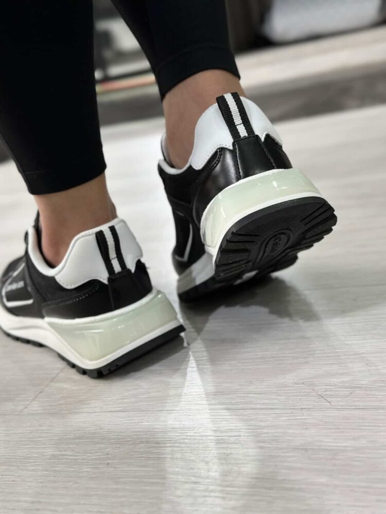 64d0db41-d84b-4027-ac76-b3ec7d3af13a